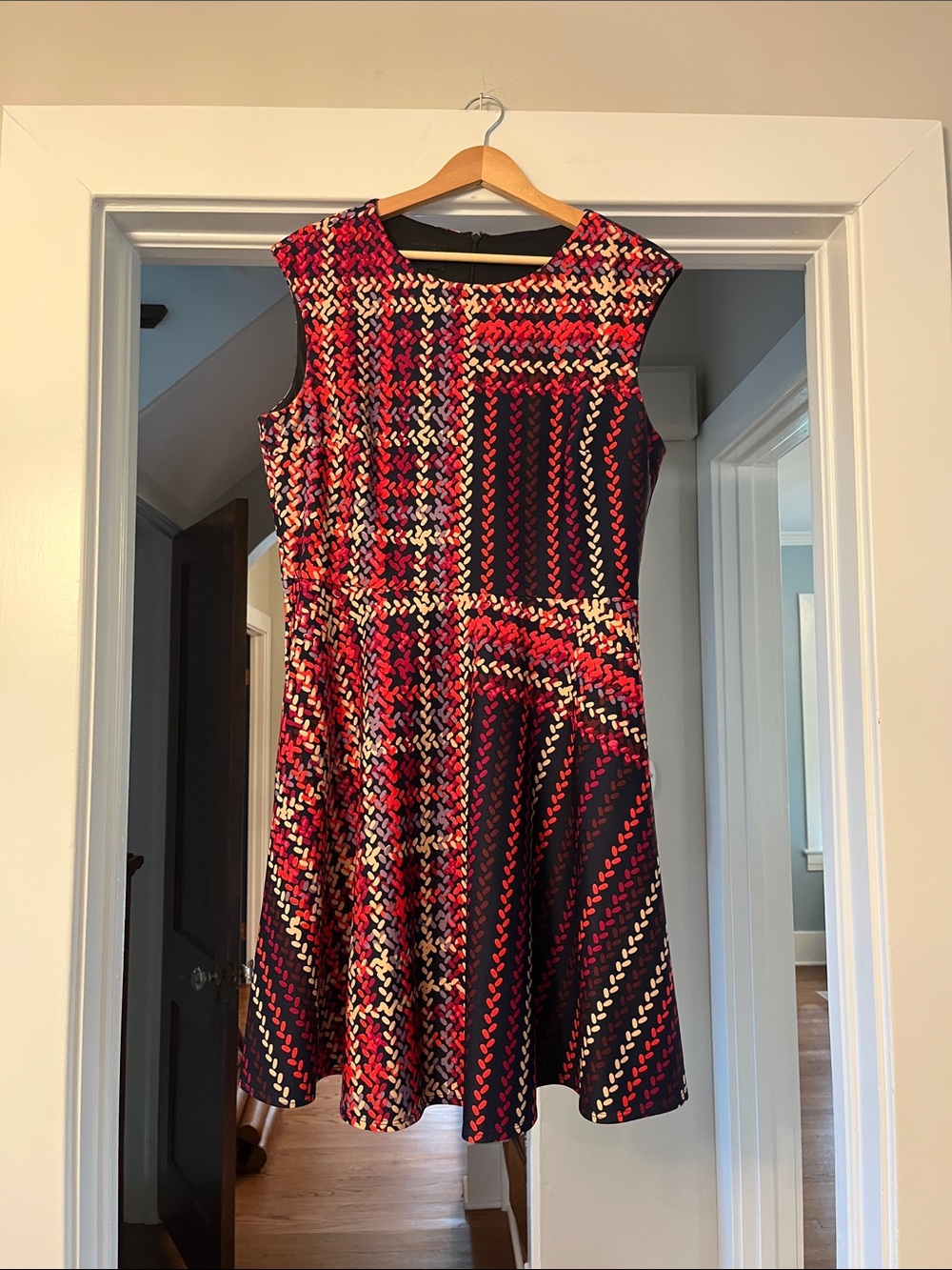 Donna Morgan Sleeveless to the Knee Shift Dress